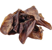 Oreilles de porc séchées naturelles comme friandises à mâcher pour chiens.