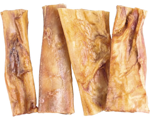 Getrocknete Kausnacks für Hunde in verschiedenen Formen und Größen.