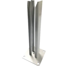 Support de poteau en métal avec une plaque de base carrée et des profilés verticaux pour le montage d'éléments de clôture ou de panneaux.