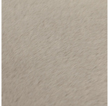 Gros plan sur la texture douce et pelucheuse d'un tapis aux fibres denses.