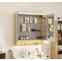 Armoire de toilette pour salle de bains avec éclairage LED, compartiment ouvert, étagères en verre et parois latérales décor bois.