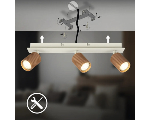 Plafonnier à 3 spots avec abat-jour nervurés aspect bois, illustration du montage au plafond avec support et vis.