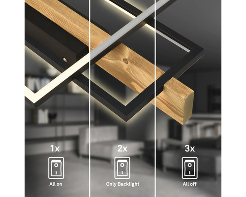Plafonnier LED en bois et métal noir doté de trois niveaux de commutation pour l éclairage principal et le rétroéclairage.