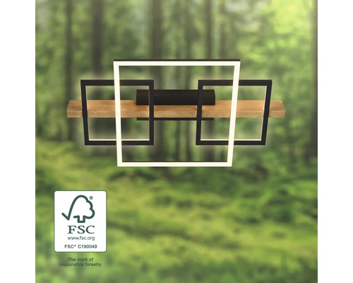Lampe moderne à diodes électroluminescentes avec poutre en bois et trois cadres carrés, signe de gestion forestière responsable.