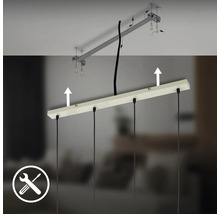 Instructions de montage d'une suspension à quatre lampes avec support de plafond en métal et cache-piton blanc.