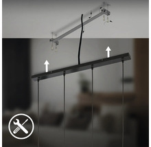 Instructions de montage pour une suspension montrant l'installation au plafond avec support et vis.
