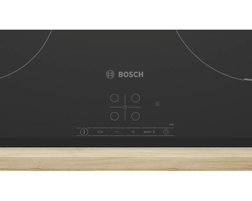 Bosch Logo und Touch-Bedienfeld eines Kochfelds mit Kindersicherung, Timer und Boost-Funktion.