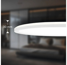 Flache runde LED-Deckenleuchte mit einer Aufbauhöhe von 30 Millimetern in einem Schlafzimmer.