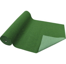Grüner Kunstrasen als Rollenware mit Drainage-Noppen für Balkon und Terrasse.