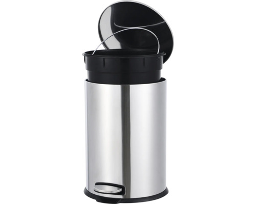 Poubelle à pédale en acier inoxydable avec couvercle ouvert et seau intérieur amovible en plastique.