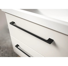 Vue détaillée d'un meuble sous-lavabo blanc avec deux tiroirs et des poignées en métal noir.