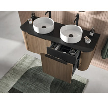 Double vasque moderne avec meuble sous-vasque en bois, deux vasques à poser blanches et plateau noir. Un tiroir ouvert montre l organisation.