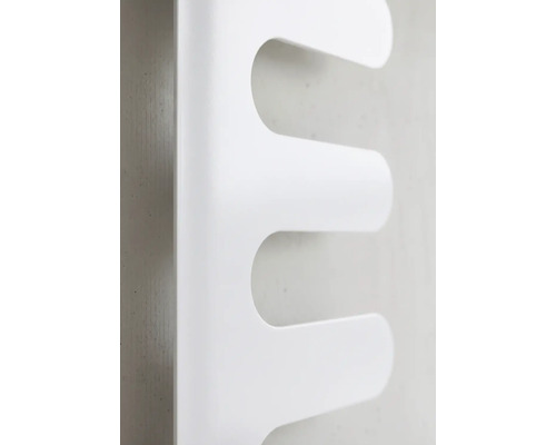 Vue détaillée d'un radiateur design blanc moderne avec des barres horizontales arrondies.
