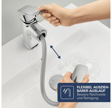 Mitigeur de lavabo avec bec extractible et flexible utilisé dans un lavabo.