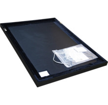 Vue arrière d'un cadre vitrine noir avec attaches métalliques et kit de montage inclus.