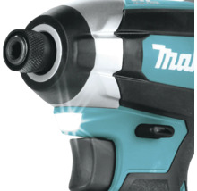 Visseuse à chocs Makita avec lampe de travail LED intégrée pour éclairer le mandrin et la zone de travail.