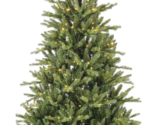 Künstlicher Weihnachtsbaum mit integrierter warmweißer LED-Beleuchtung und dichten grünen Zweigen.
