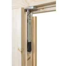 Verrou à entailler en métal installé dans une porte en bois.