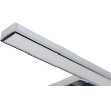 Applique LED rectangulaire mince pour miroir avec boîtier chromé et diffuseur mat.