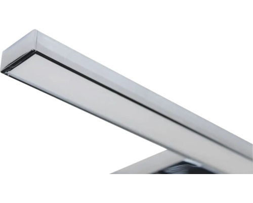Applique LED rectangulaire mince pour miroir avec boîtier chromé et diffuseur mat.