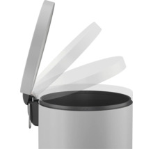 Poubelle a pedale avec systeme de fermeture en douceur.