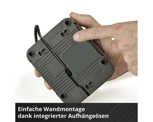 Rückseite eines Geräts mit integrierten Aufhängeösen für eine einfache Wandmontage.