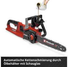Einhell Akku-Kettensäge wird über einen Trichter befüllt. Ölbehälter mit Schauglas für die automatische Kettenschmierung.