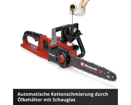 Einhell Akku-Kettensäge wird über einen Trichter befüllt. Ölbehälter mit Schauglas für die automatische Kettenschmierung.