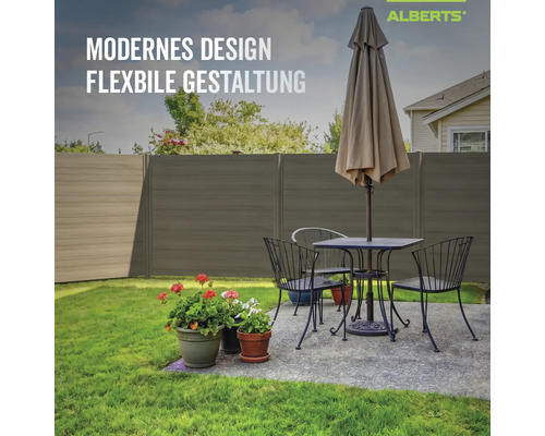 Clôture de jardin moderne d'Alberts avec salon de jardin, table, parasol et pots de fleurs sur une terrasse.