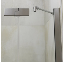Vue détaillée d une charnière de paroi de douche avec barre de stabilisation sur une paroi de douche en verre.
