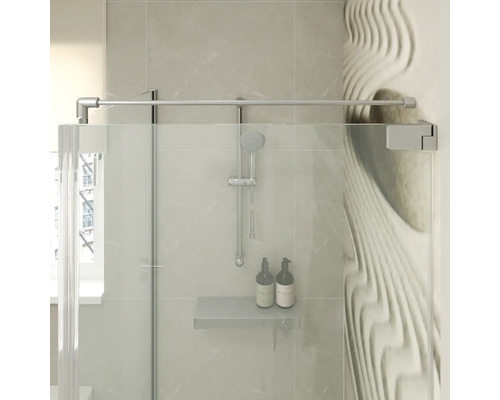 Duschabtrennung mit Glaswand und Stabilisierungsstange in einem modernen Badezimmer mit Handbrause und Ablage