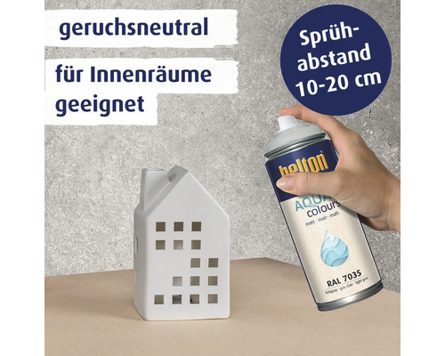 Belton Aqua Sprühlack matt lichtgrau RAL 7035 zum Lackieren eines dekorativen Keramikhauses für Innenräume mit Hinweisen zur Anwendung.