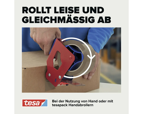 Tesa Klebebandabroller beim Versiegeln eines Kartons mit dem Text Rollt leise und gleichmäßig ab und Tesa Logo.