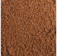 Surface texturée en enduit minéral à grain fin en gros plan