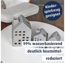 Drei dekorative Lichthäuser aus Keramik in verschiedenen Größen mit Fensteraussparungen.