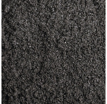Gros plan de gravillons ou de granulés foncés à grain fin, en tant que texture de matériau.