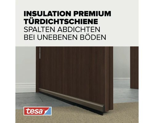 Profilé d'étanchéité pour porte Tesa Premium avec brosse pour sceller les fentes des sols inégaux sous une porte en bois avec logo Tesa