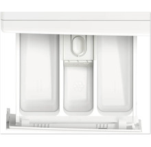 Tiroir à lessive ouvert d'une machine à laver avec trois compartiments pour le lavage principal, l'adoucissant et le prélavage.