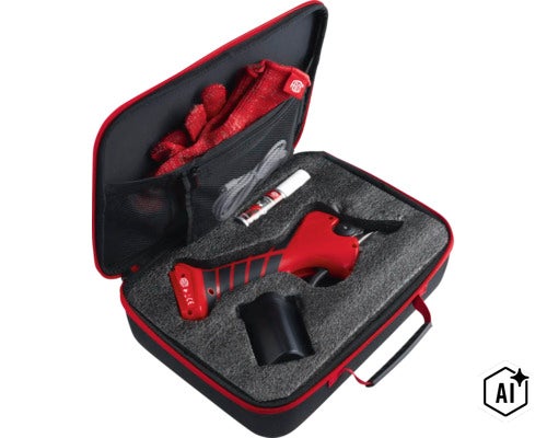 Set de sécateur à batterie Felco dans une mallette de rangement avec gants de travail et spray d entretien (Image AI modified or generated)