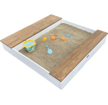Quadratischer Sandkasten aus Holz mit Sitzbank und Spielzeug für Kinder