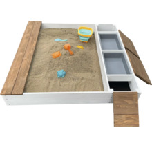 Sandkasten aus Holz mit Spielzeug und integrierten Spielwannen für Kinder