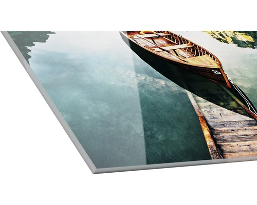 Foto auf Hartschaumplatte mit einem Holzboot auf einem See