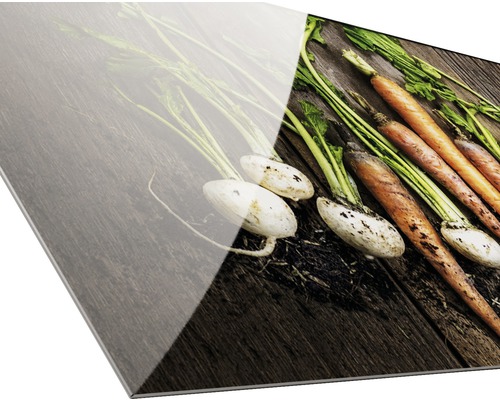 Image en verre acrylique avec des carottes sur une table en bois