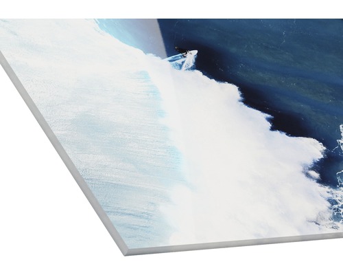 Nahaufnahme einer Direktdruckplatte mit dem Motiv eines Surfers auf einer Welle