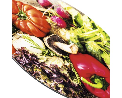 Gros plan sur tomate, radis, champignon, courgette et laitue