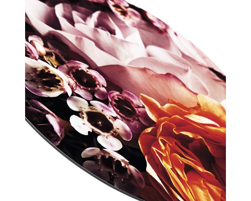 Detailaufnahme eines runden Dekorelements mit Blumenmuster