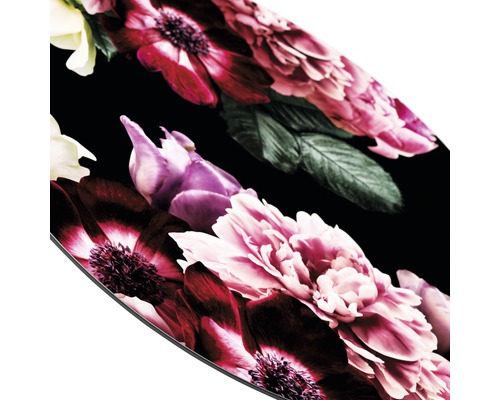 Detailaufnahme eines Dekors mit Blumenmuster