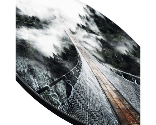 Tableau mural représentant un pont suspendu entouré d''une forêt et de brouillard