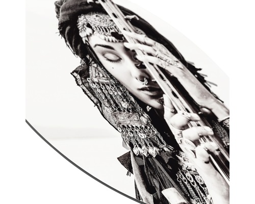 Dekoratives Wandbild mit Schwarz-Weiß-Motiv einer Frau mit Schmuck