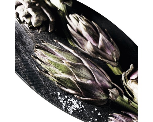 Artischocken auf Holzbrett